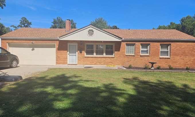 Raytown House | Raytown Ranch - Mahome Away from Home