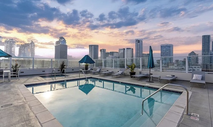 Civic Core Apartment | Heart of Gaslamp w/Pool & FREE PKG