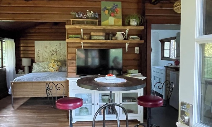 Regional District of Nanaimo Cabin | nQuite, tranquil forest retreat