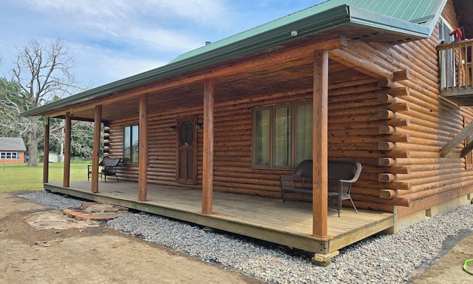 Stockton Cabin | Secluded Cabin - Hunt + Fish + Float Sac River/Stockton. Family and Pet Friendly