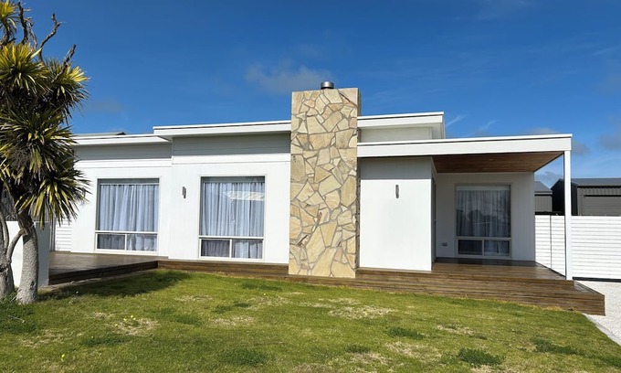 Lacepede House | Your Coastal Escape in Kingston SE just a stone’s throw from the beach!