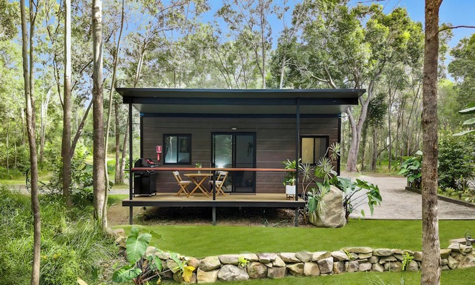 North Aramara Cabin | Cabin By The Creek/Hidden Oasis
