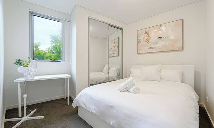 Liverpool Apartment | Liverpool 3Br APT Business/Hospital/Parking/8ppl