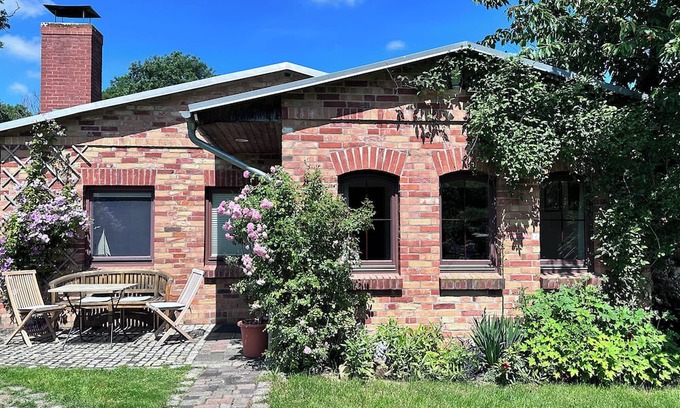 Carinerland Apartment | Landhäuschen Danneborth: Detached vacation home with garden and terrace in län