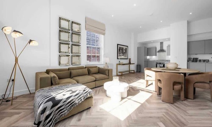 Trafford Apartment | NEW Altrincham flat free parking by City SuperHost
