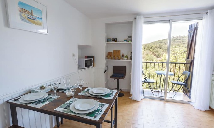 Gabian Apartment | Cosy Apartment in Ancient Gabian with River and Vineyard Views