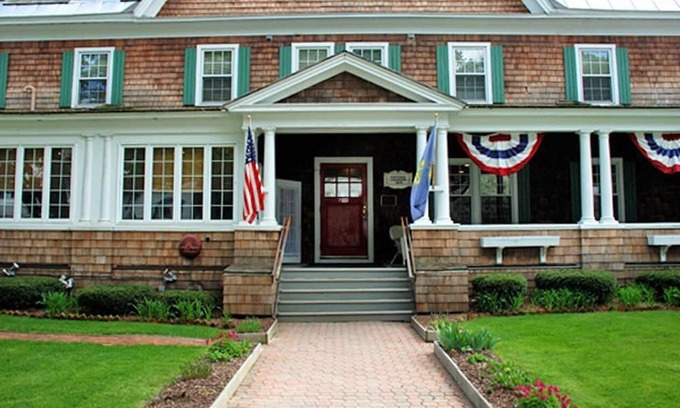 Wilmington Apartment | Crafts Inn, Hotel Suite with pool and hot tub.