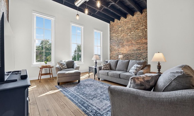 Fayetteville Apartment | The Courthouse Loft | DWTN LXRY LOFT