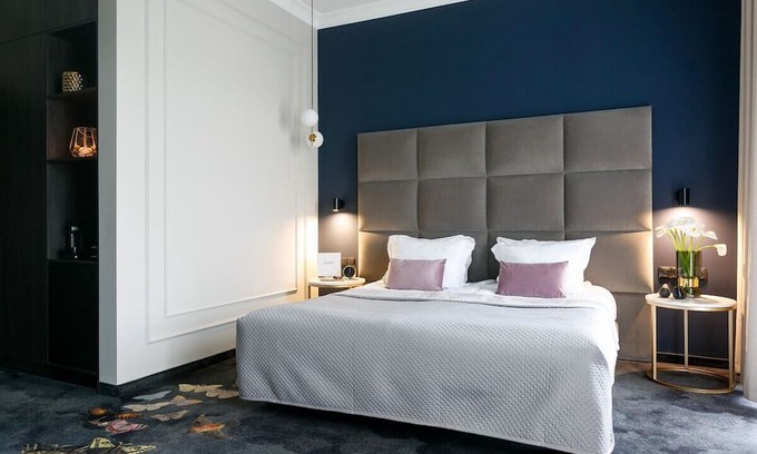 Stradom Hotel | Amazing Downtown Getaway | Near Local Landmarks