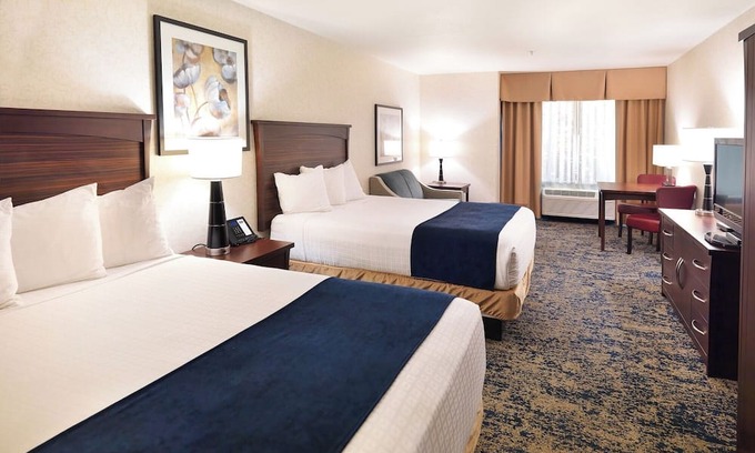 Rio Grande Hotel | Pet-friendly Stay Featuring Indoor Pool, Sauna & Free Breakfast l 2 Rooms