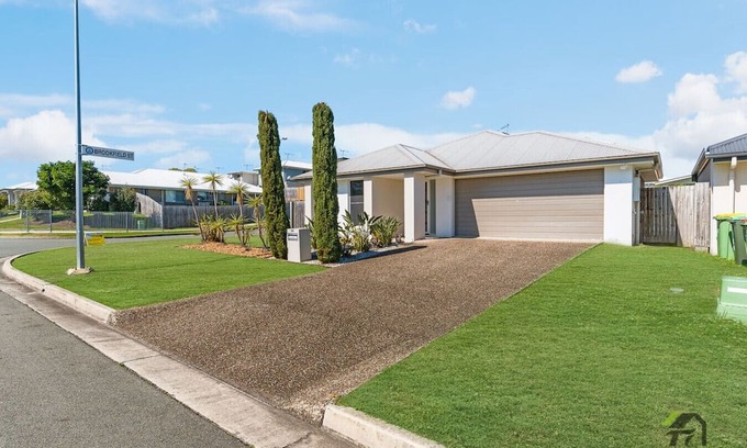 Pimpama Apartment | Spacious Oasis in Pimpama