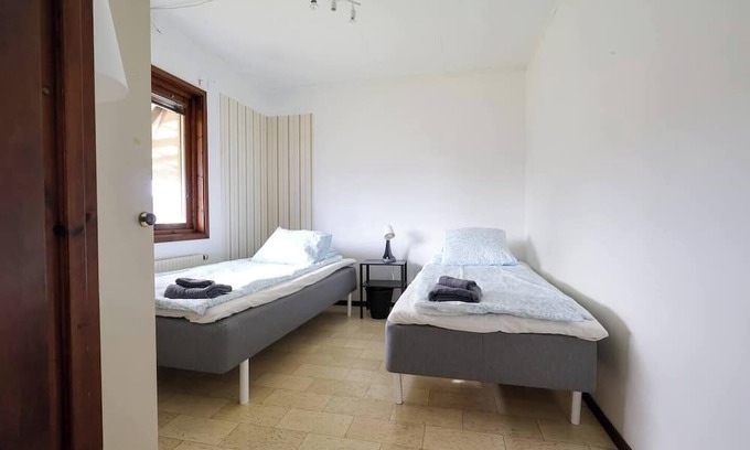 Torslanda House | For Workers 12 Beds - Volvo - Parking lot - All-inclusive