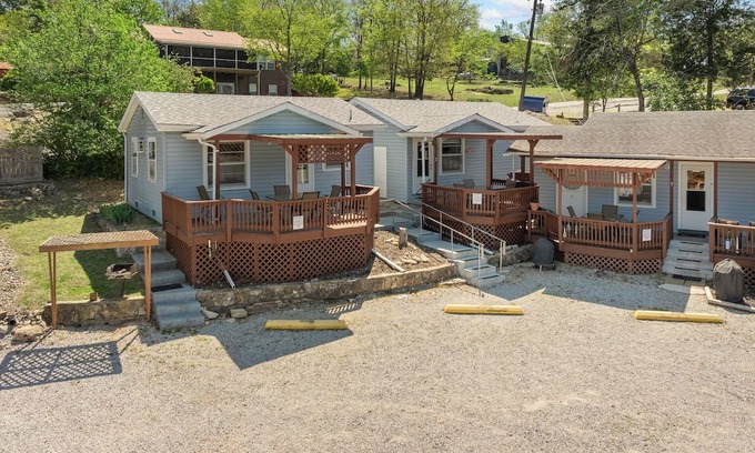 Diamond City Cabin | Cabin 2-2bed/1bath with beautiful views of Bull Shoals Lake.