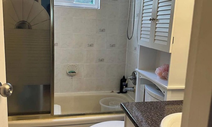 Delta House | Private room in a share house