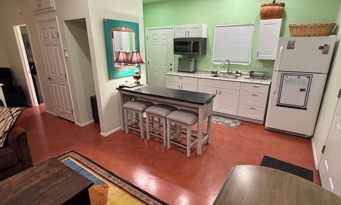 Peter Howell Cottage | Charming Cottage in central Tucson with AC