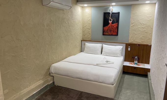 Kozhikode Hotel | Cool hotel with AC in vibrant Kozhikode