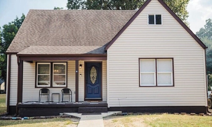 New Madrid House | Spacious 3-bedroom 2 story house in New Madrid near boat ramp with a toy room!