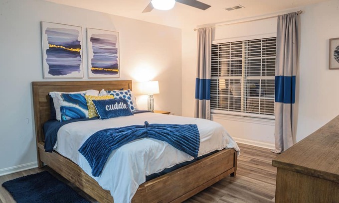Lake Ridge Apartment | Cozy Home Away From Home