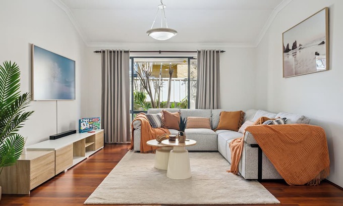 Scarborough House | Beachside Stay | Cafés Nearby | 100Mbps WiFi