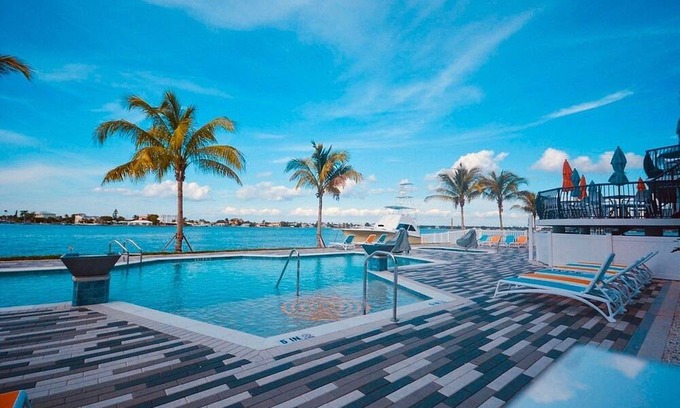 Treasure Island Hotel | 3 Charming Suites Close to the Beach! Free Parking, Outdoor Pool Dock Nearby!