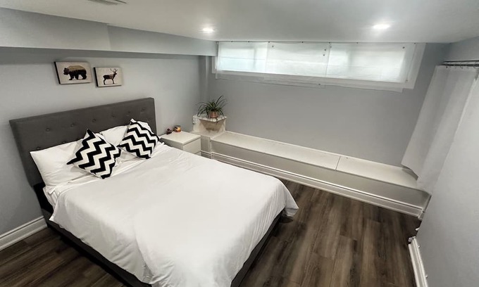 Ajax House | 🏡 Beautiful Ajax Retreat – Comfort, Space, and a Great Location!