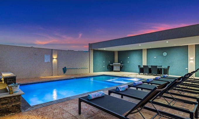 Ponton Apartment | Aruba Comfort Retreat, 2BR w/Pool, BBQ, Gated Property on a Prime Location!