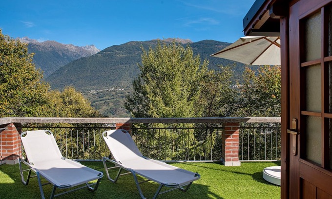 Castello dell'Acqua Apartment | Apartment 'La Terrazza' with Mountain View, Wi-Fi and Air Conditioning