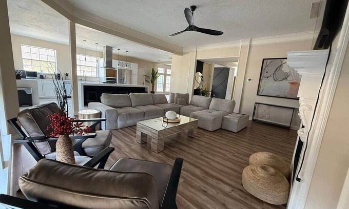 Pinehurst Of Atascocita House | Big Lakeside house 10 beds and Pool table