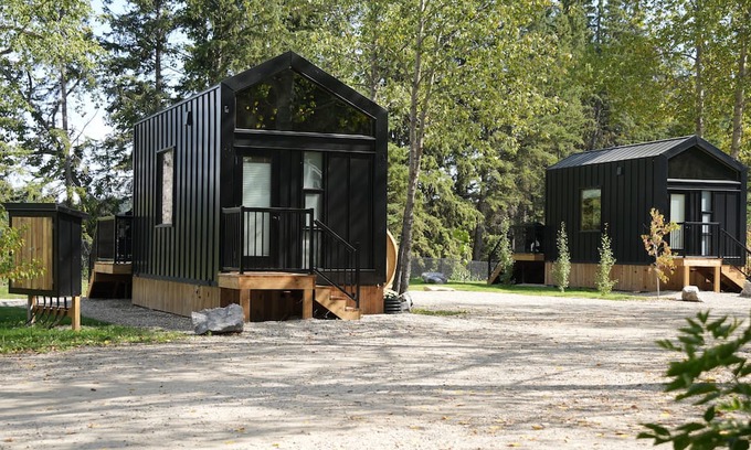 Rocky Mountain House Cabin | River South HardTop: modern decked-out cabin with a river view