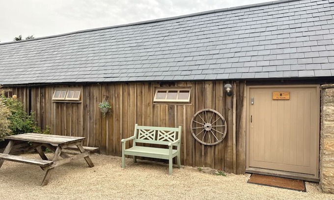 Lechlade Cottage | Henloft Farm Stay With Pool