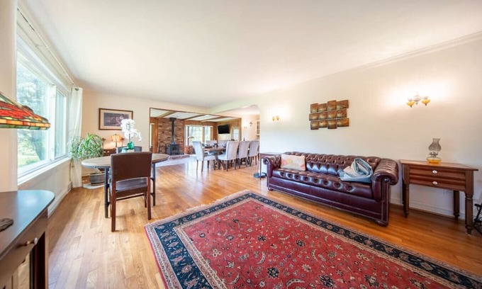 Novelty Apartment | Novelty Wooded Retreat, 3 b 2 b
