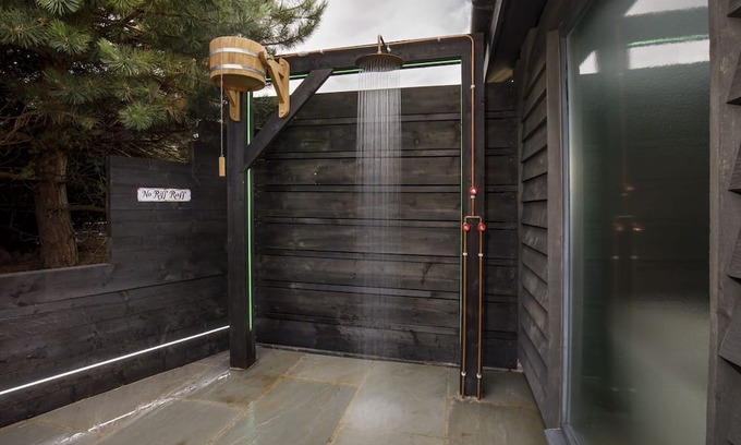 Selby Cottage | Olive Tree Lodge - sleeps 2 guests in 1 bedroom