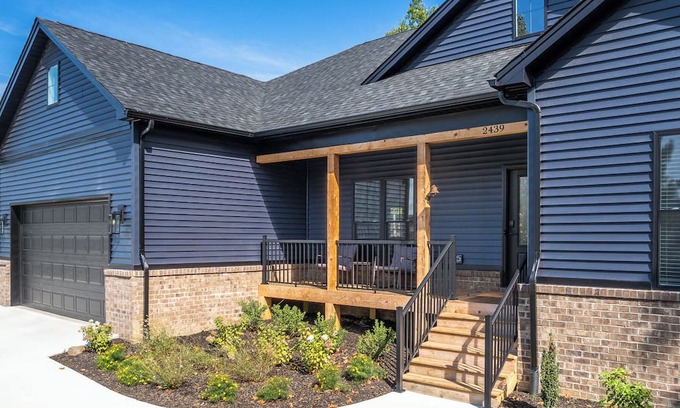 Lynchburg House | The Retreat at English Tavern - Liberty Univ 2 mi/LYH Airport 1 mi