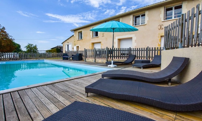 Gornac House | Charming Holiday Home in Gornac with Swimming Pool