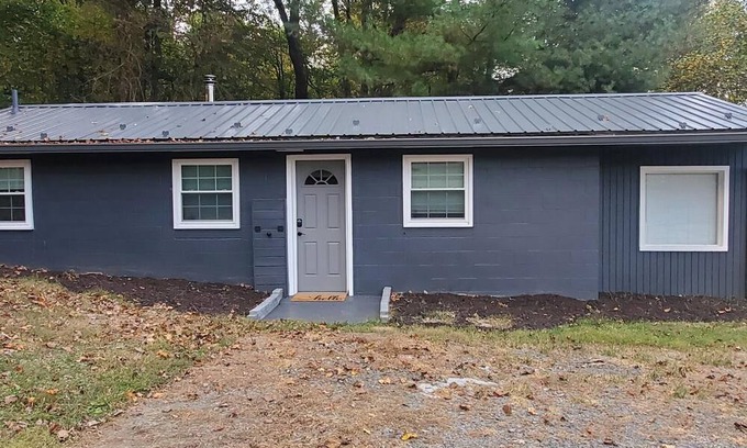 Confluence House | Stone's Throw Cabin moments away from the best of the Laurel Highlands!
