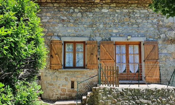 Saint-Antheme House | Homerez - House in Saint-Anthème