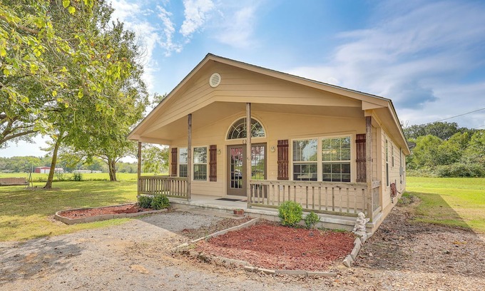 Fort Coffee House | 3 Mi to Arkansas River: Rural Family Home w/Yard