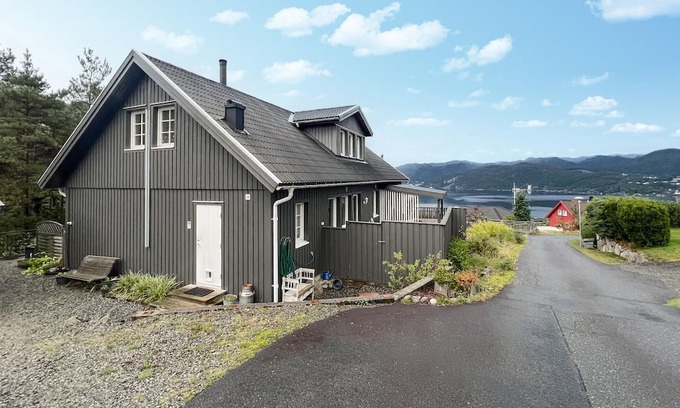 Flekkefjord House | Cozy home in Flekkefjord with house sea view
