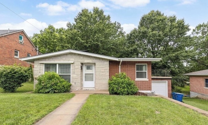 Jefferson City House | Charming 2-bedroom house in Jefferson City with AC