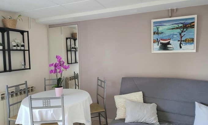 Domont Apartment | Charming 35 m2 apartment with terrace and garden