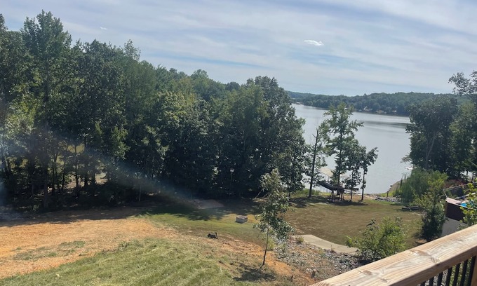 Eddyville House | New lake front home! Bluey on Eddy Bay is minutes from the marina!