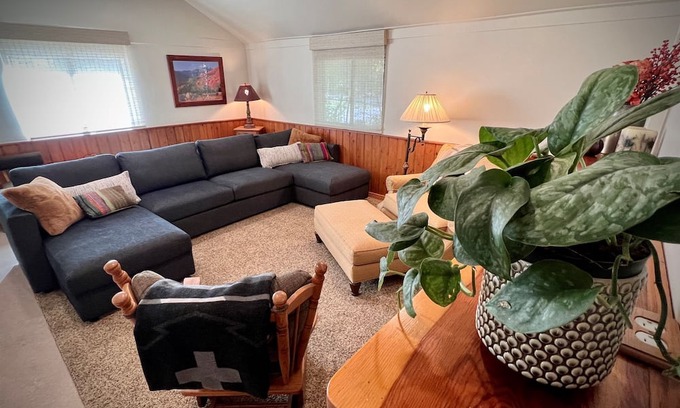 Snowbird Cottage | Charming Creekside Mountain Cottage