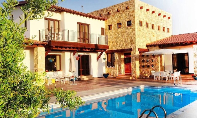 Anogyra Villa | Villa Grand Zeus - A place to slow down