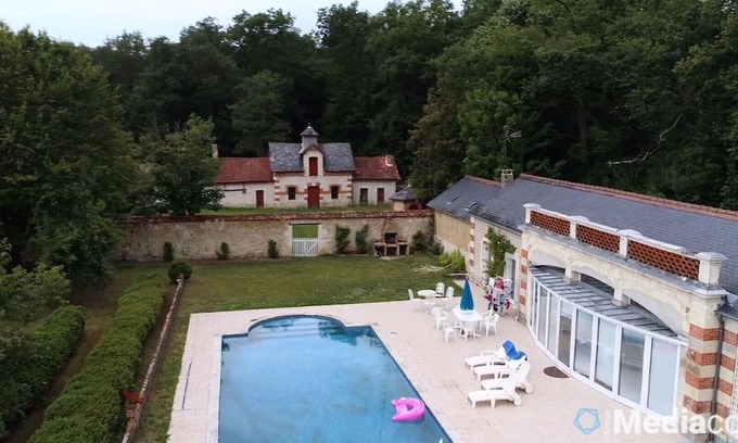 Hommes Cottage | Private Pool House nestled within the magnificent Chateau grounds- Loire Valley.