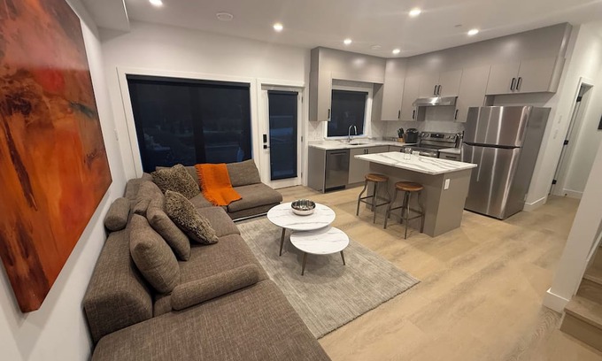 West Vancouver House | Modern 2BR Coach House, West Van- New Construction