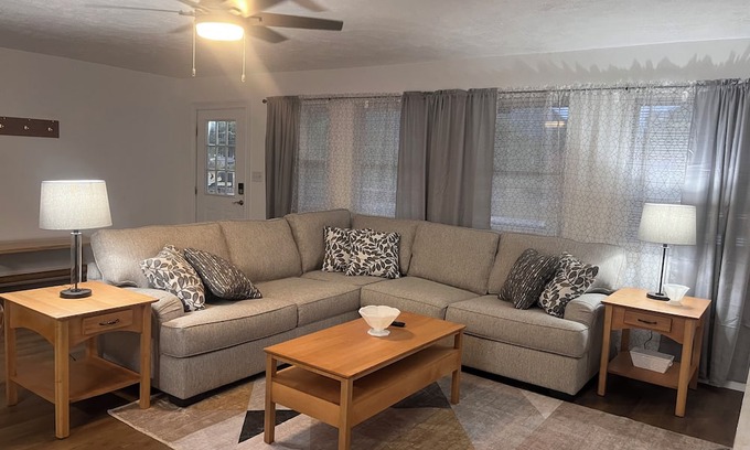 Mount Gay Apartment | 2 bed 1 bath. sleeps 6 in Logan. Located near HMTS access points, dining, shops