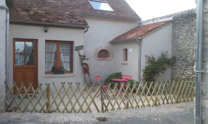 Saint-Laurent-Nouan House | The Little House Near Chambord