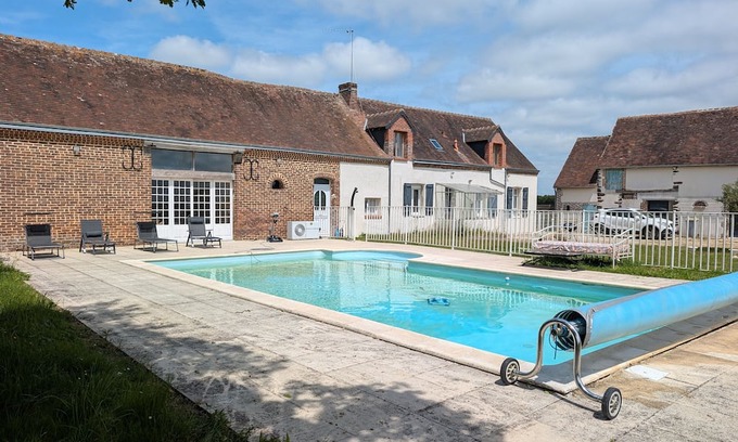 Epuisay House | Guest House 'Les Hiboux' with Private Terrace, Private Garden and Wi-Fi