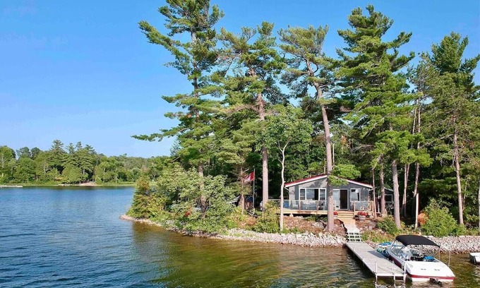 Rideau Lakes House | Barber Pointe Cottage