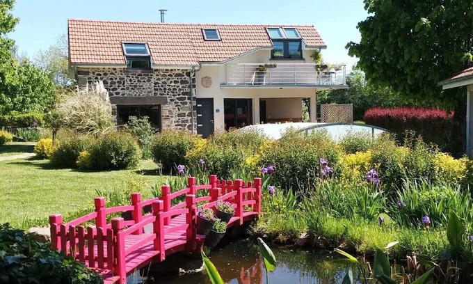 Manzat House | Gîte 'Des Taravelles' with private pool, private terrace, and Wi-Fi